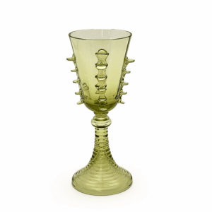 Historické sklenice zdobené nálepy