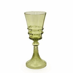 Historické sklenice zdobené nálepy