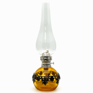 Petrolejová lampa zdobená cínem