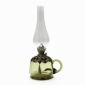 Petrolejová lampa Lucie zdobená cínem