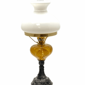Skleněná petrolejová lampa