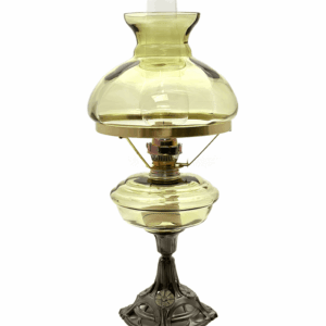 petrolejová lampa s cínovou nohou