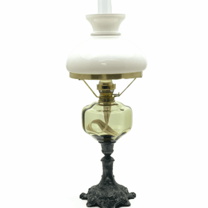 Petrolejová lampa s cínem a stínidlem