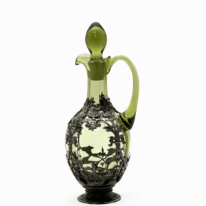 Karafa zdobená cínem