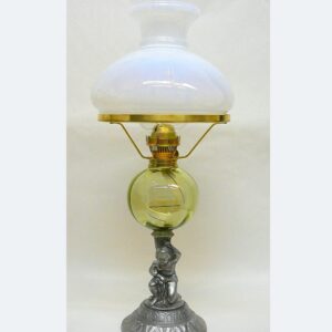 Petrolejová lampa s cínovou nohou