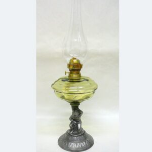 Petrolejová lampa s cínovou nohou