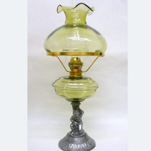 Petrolejová lampa s cínovou nohou