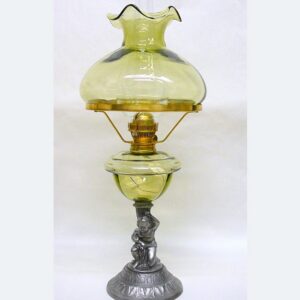 Petrolejová lampa s cínovou nohou