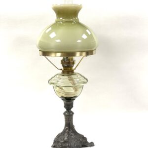 Petrolejová lampa s cínovou nohou