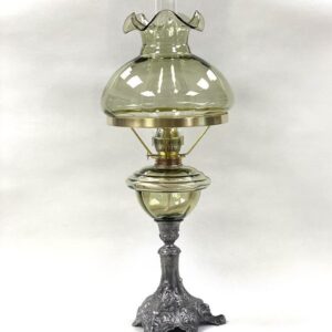 Petrolejová lampa s cínovou nohou