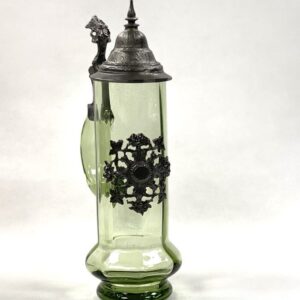 Půllitr s cínovým víkem a monturou