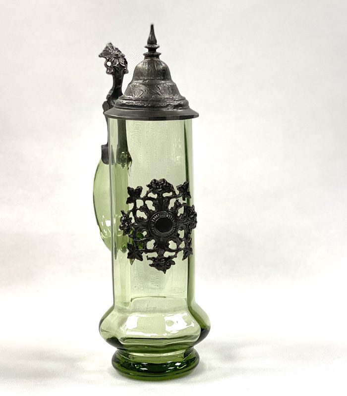 Půllitr s cínovým víkem a monturou