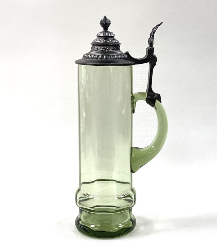 Skleněný půllitr s cínovým víčkem