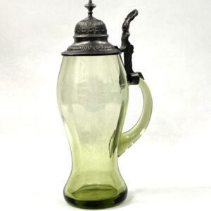 Půllitr s cínovým víkem a zdobením