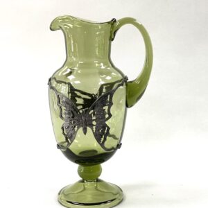 Džbán skleněný s cínovým zdobením