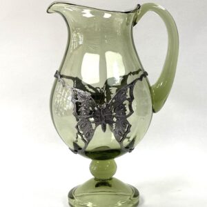 Džbán skleněný s cínovým zdobením motýl