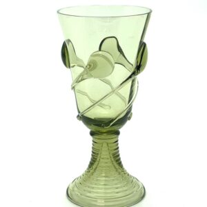 sklenice na víno s nálepy kapky