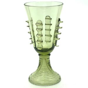 sklenice na víno s nálepy štípaná