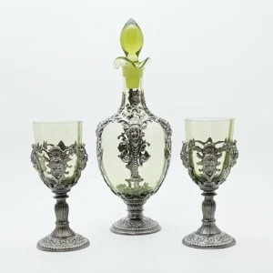 Souprava karafy a 2 sklenic - zdobená cínem - Art Nouveau